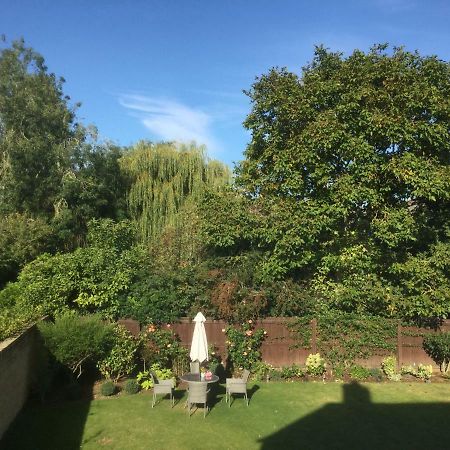 Moon House Bed and Breakfast Witney Exteriör bild