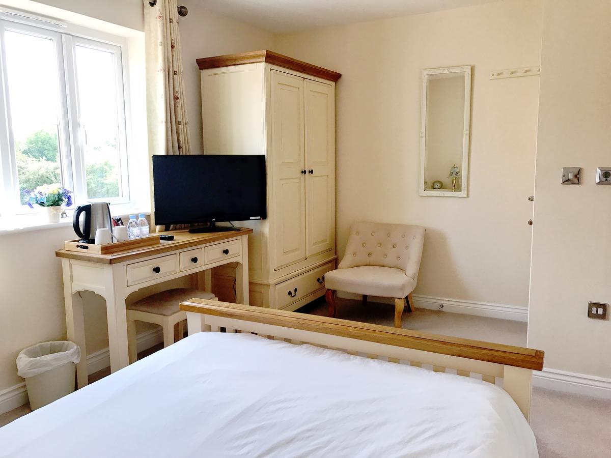 Moon House Bed and Breakfast Witney Exteriör bild