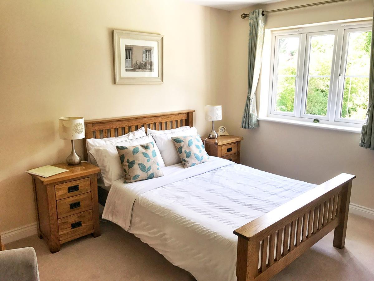 Moon House Bed and Breakfast Witney Exteriör bild