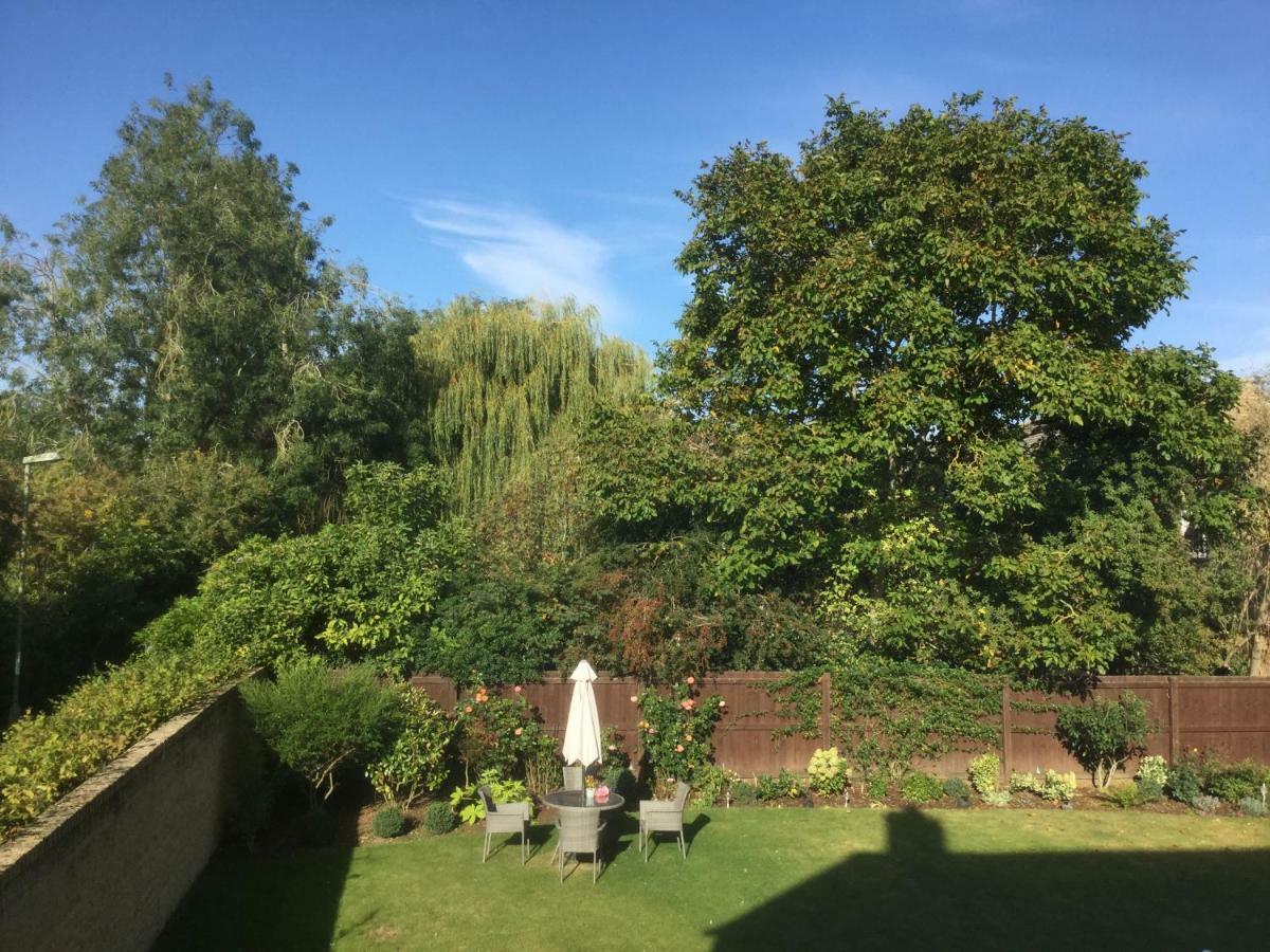 Moon House Bed and Breakfast Witney Exteriör bild
