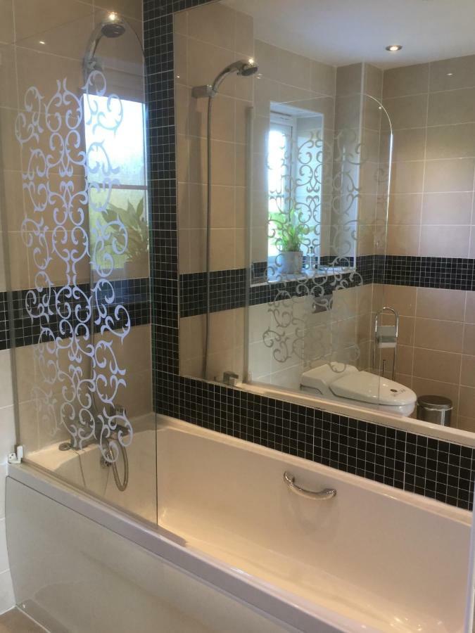 Moon House Bed and Breakfast Witney Exteriör bild